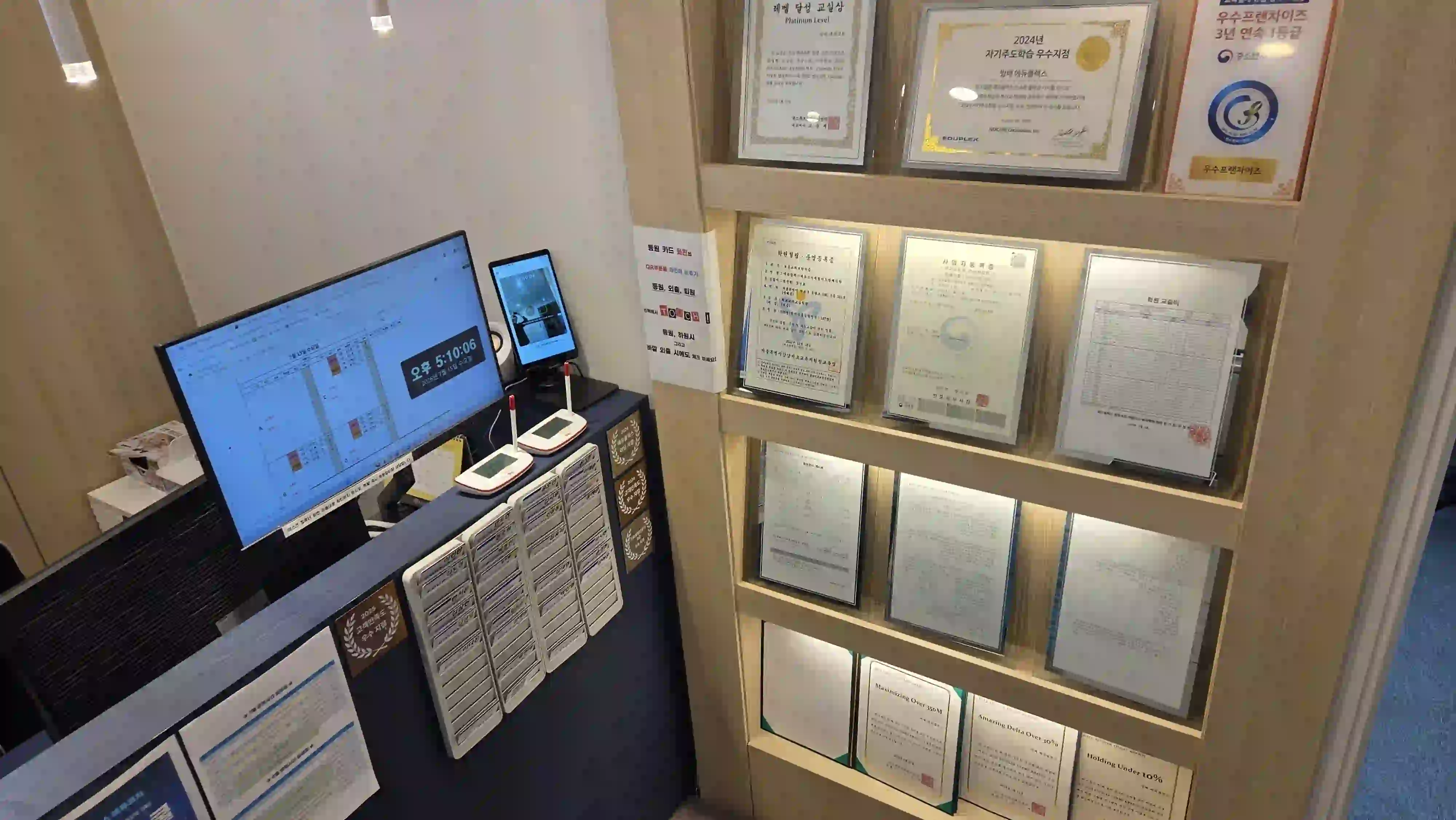 내부 진입 정면 세로 사진